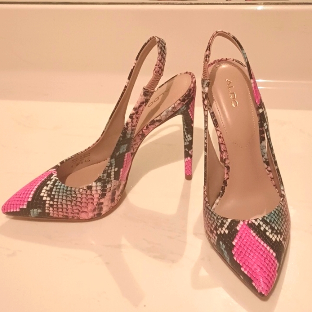 Shoes - Picture 4 of 5